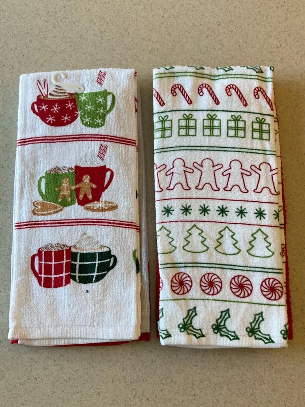NWT St. Nicholas Square Kitchen Towels 4 Pc. Set - Holiday Cookies Theme